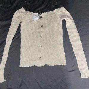 This is a shoulder croptop